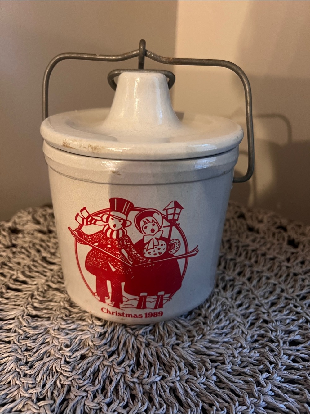 Vintage Christmas 1989 Crock Carolers cheese butter lid